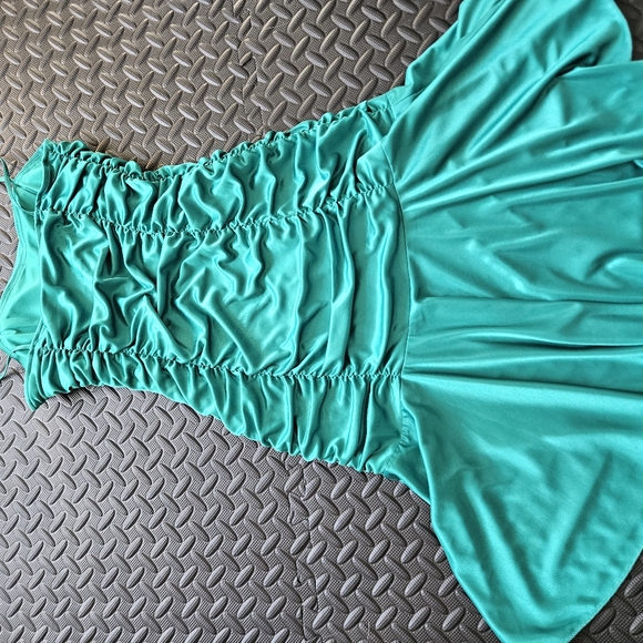 Le Chateau Dress - Picture 3 of 4